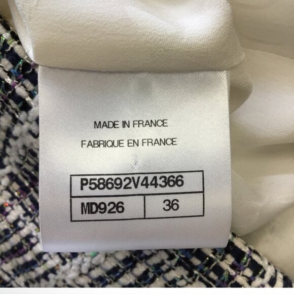 CHANEL WHITE/NAVY MULTI CC LOGO BUTTONED METALLIC DETAIL TWEED JACKET - Picture 5 of 9